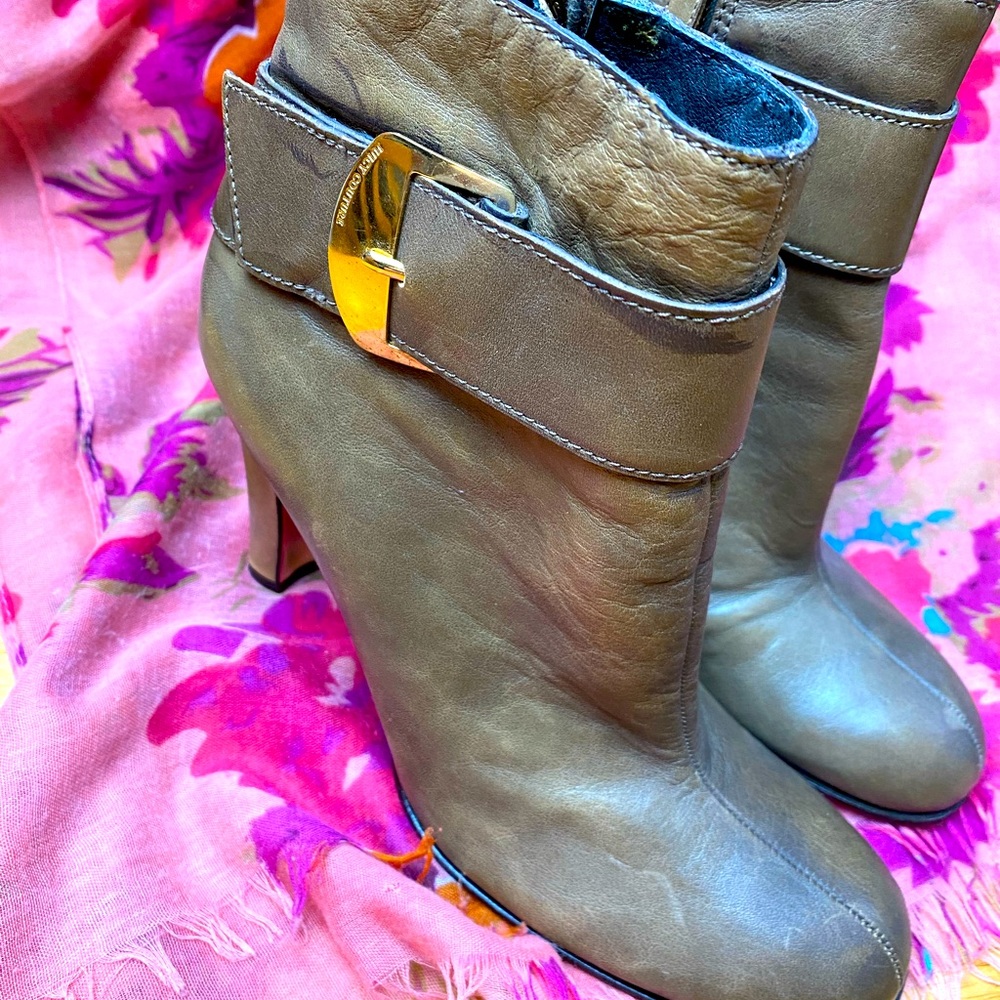 😎LEATHER 🫒🫒“Dress up these leather ankle  boots”🫒🫒🫒